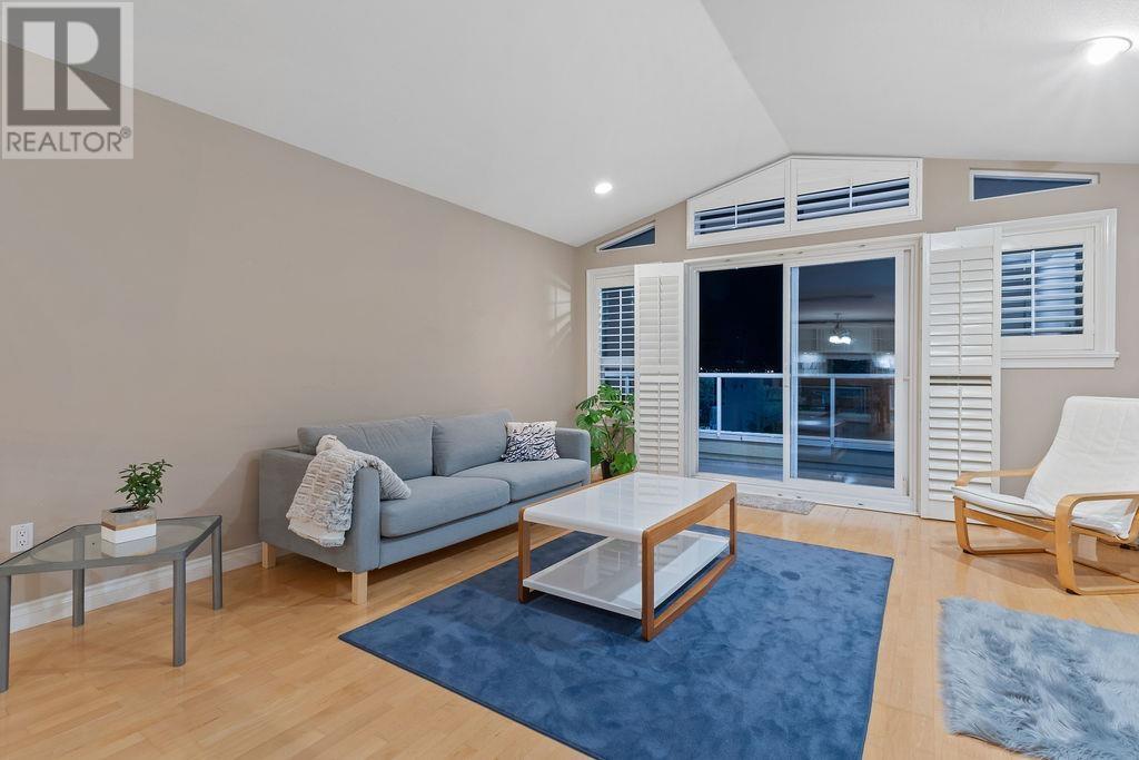 2517 MARINE DRIVE