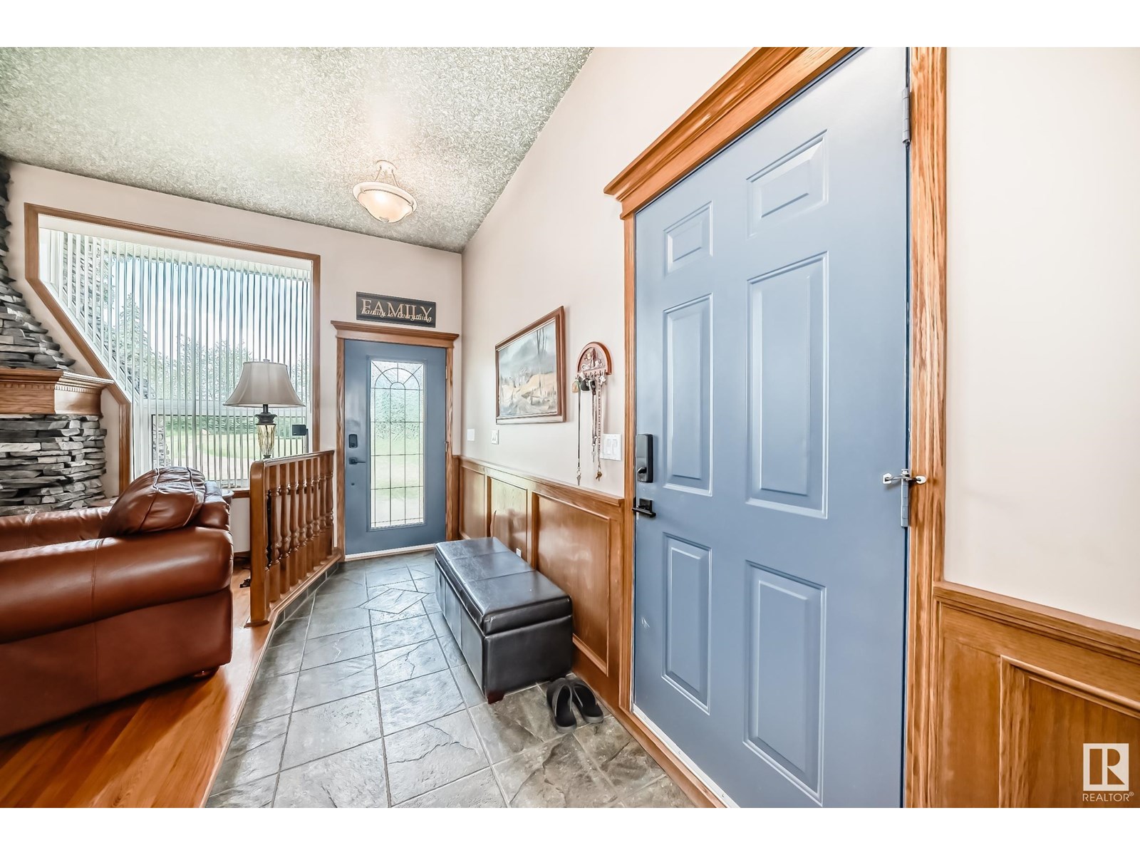 18403 25 ST NE