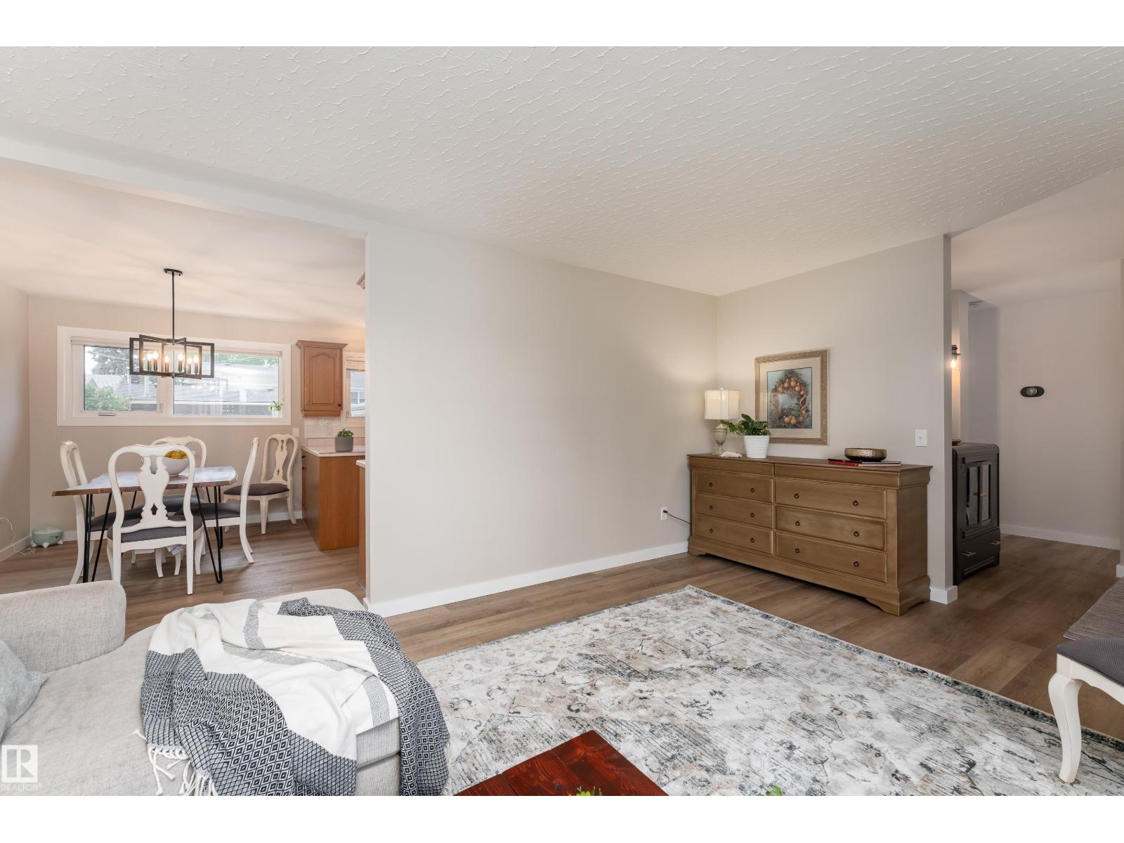 7223 95 AV NW