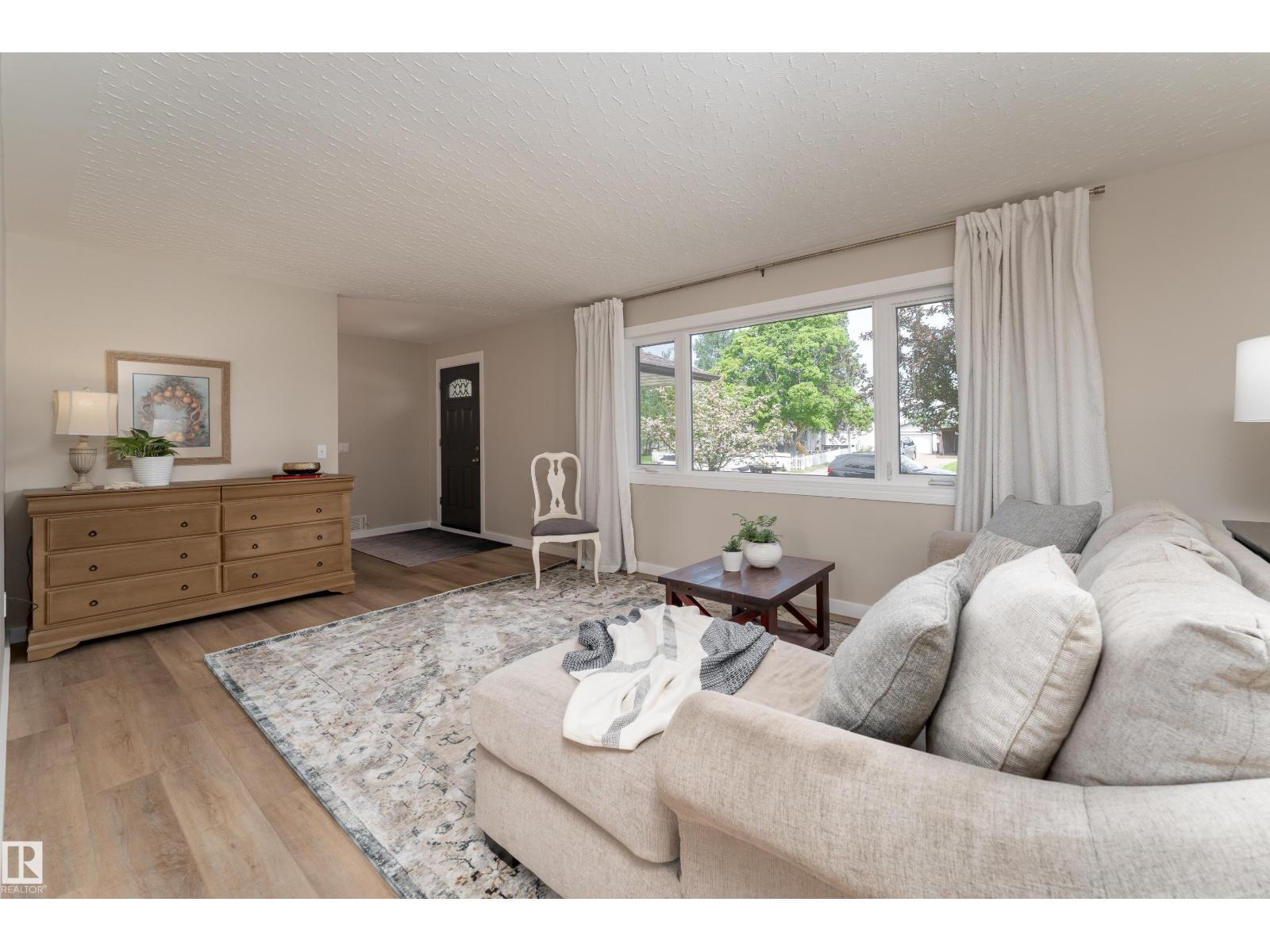 7223 95 AV NW