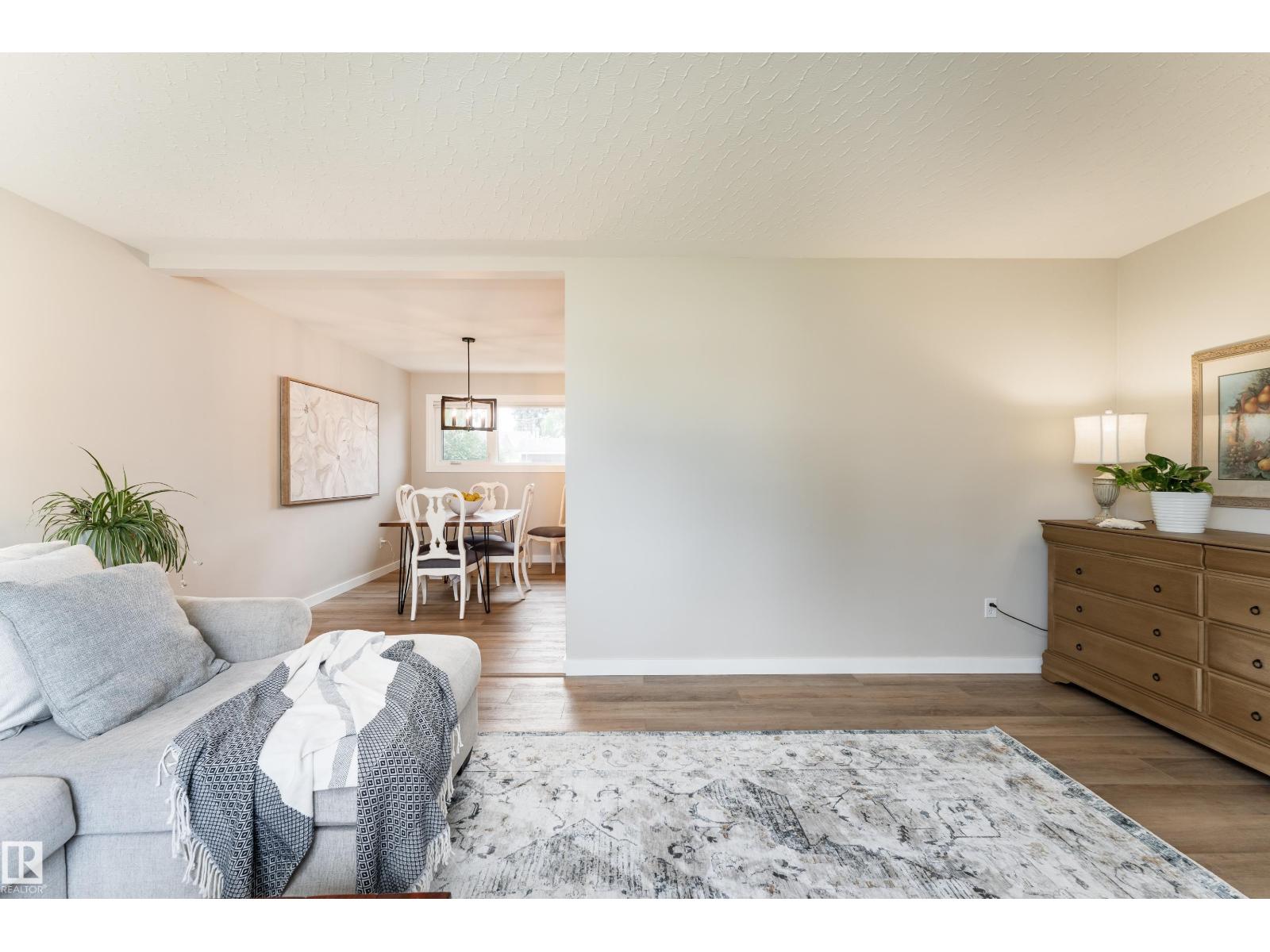 7223 95 AV NW