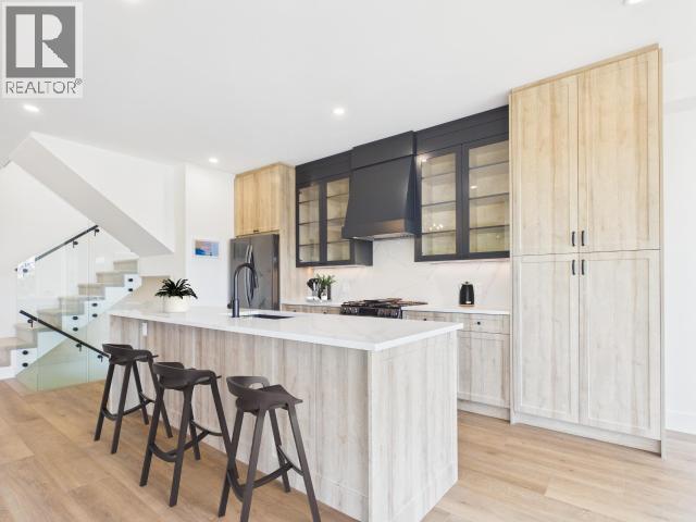 4839 LESLEY CRES
