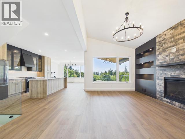4839 LESLEY CRES