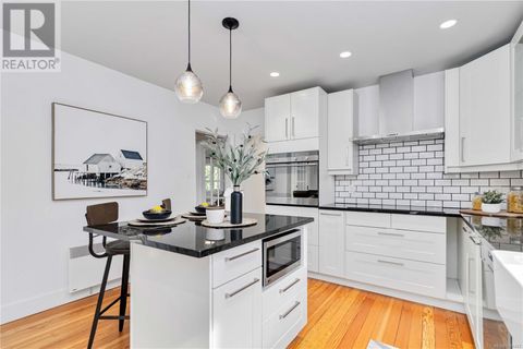 1064 Deal St Oak Bay BC V8S5G5