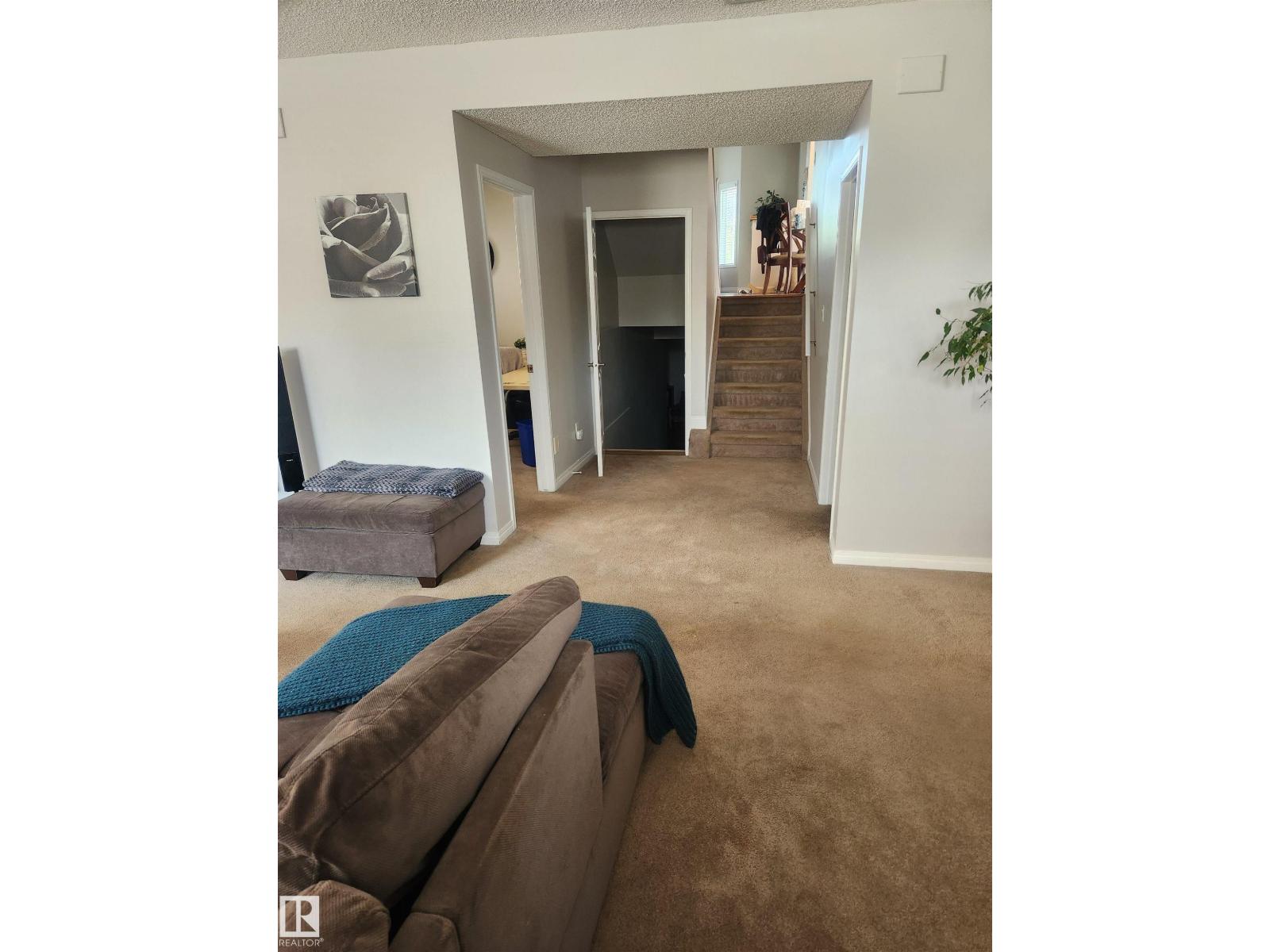 8029 17A AV NW