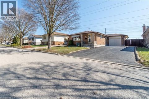 60 LYSANDA Avenue London ON N5Z4L3