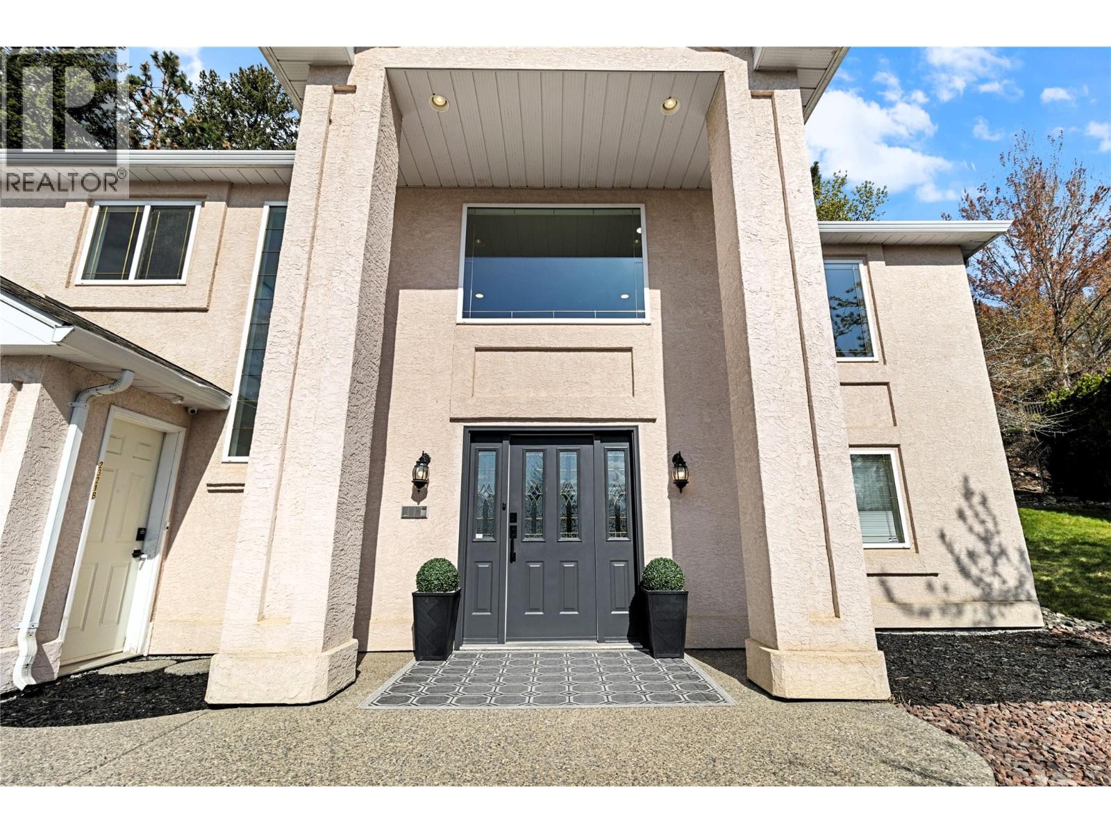 2321 Lillooet Crescent