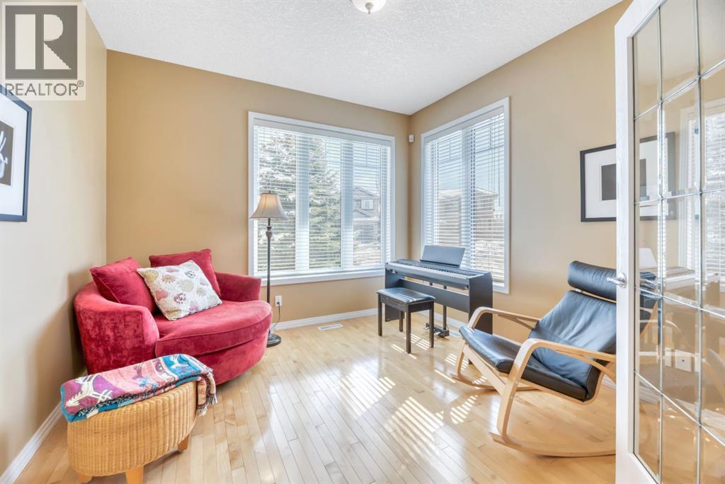 56 Evergreen Crescent SW