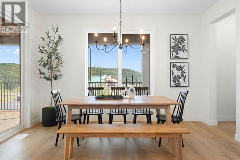 28 Sunvalley View Cochrane AB T4C0X8