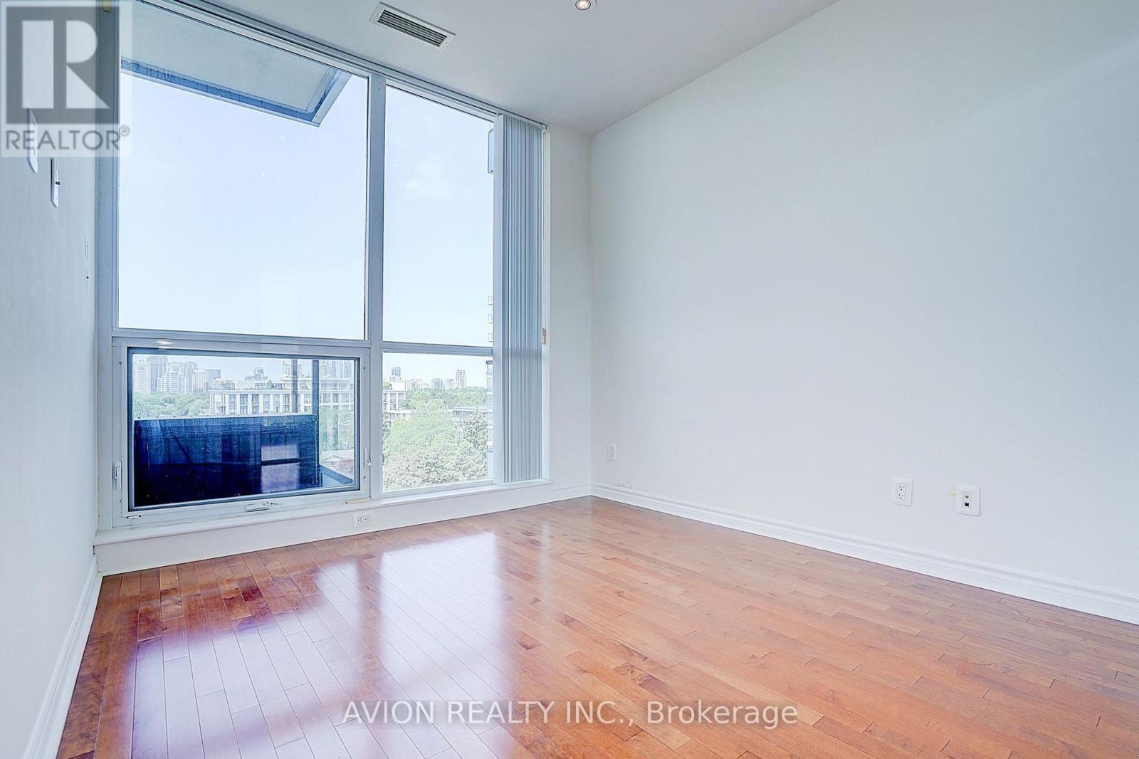 808 - 2885 BAYVIEW AVENUE