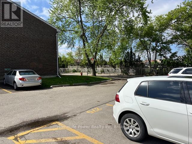103 - 121 UNIVERSITY AVENUE E