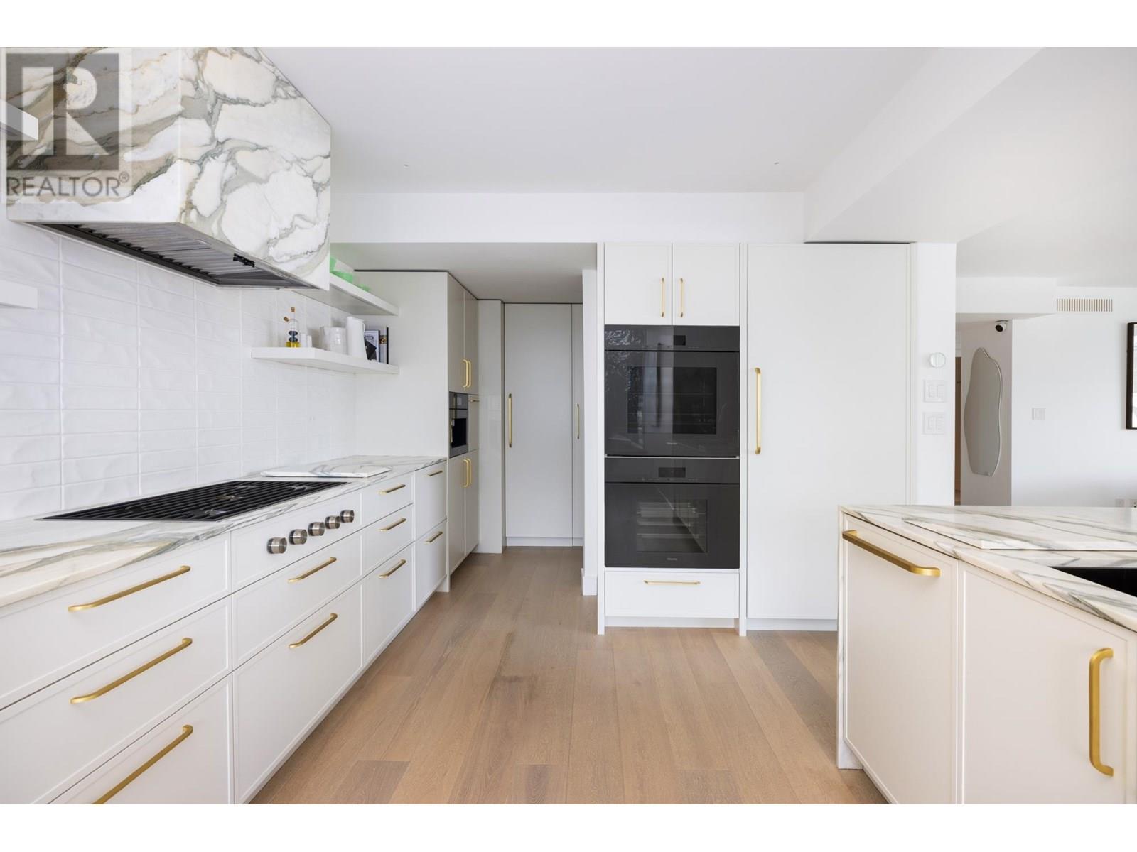 301 1233 W CORDOVA STREET