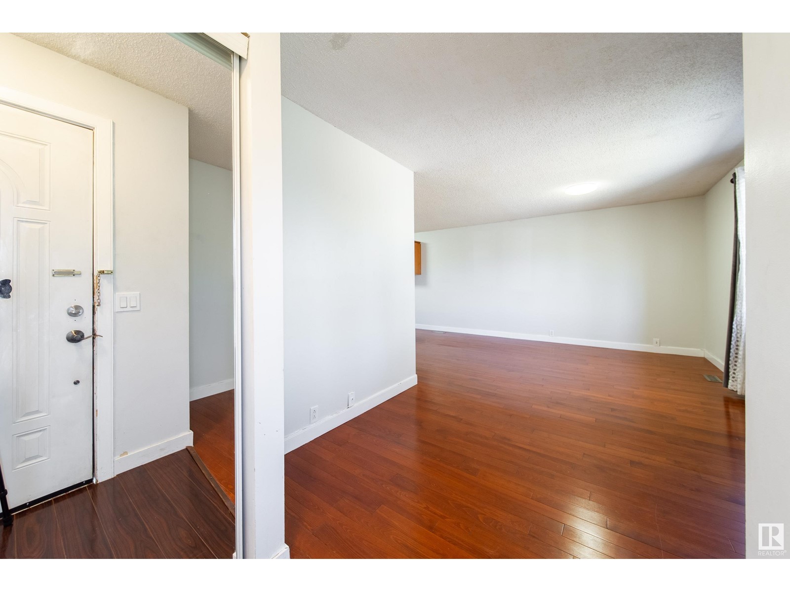 5409 22 AV NW