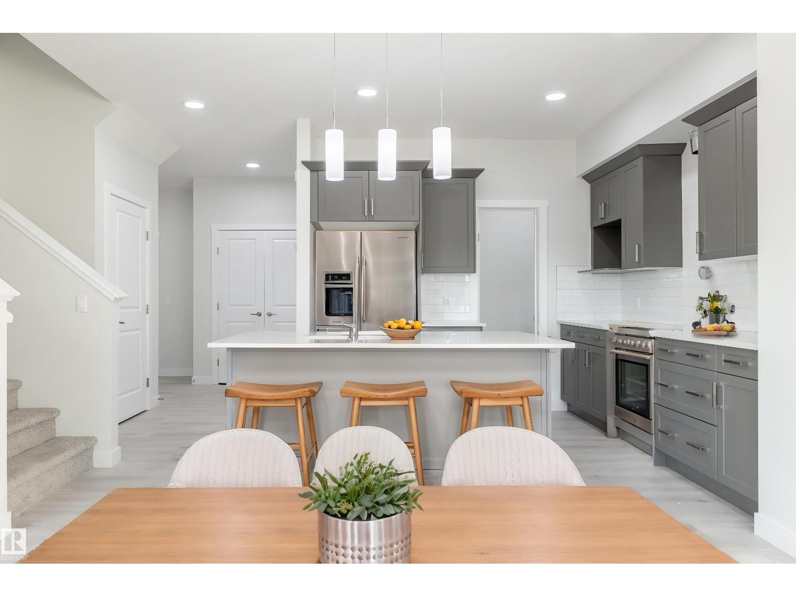 2643 5 AV SW