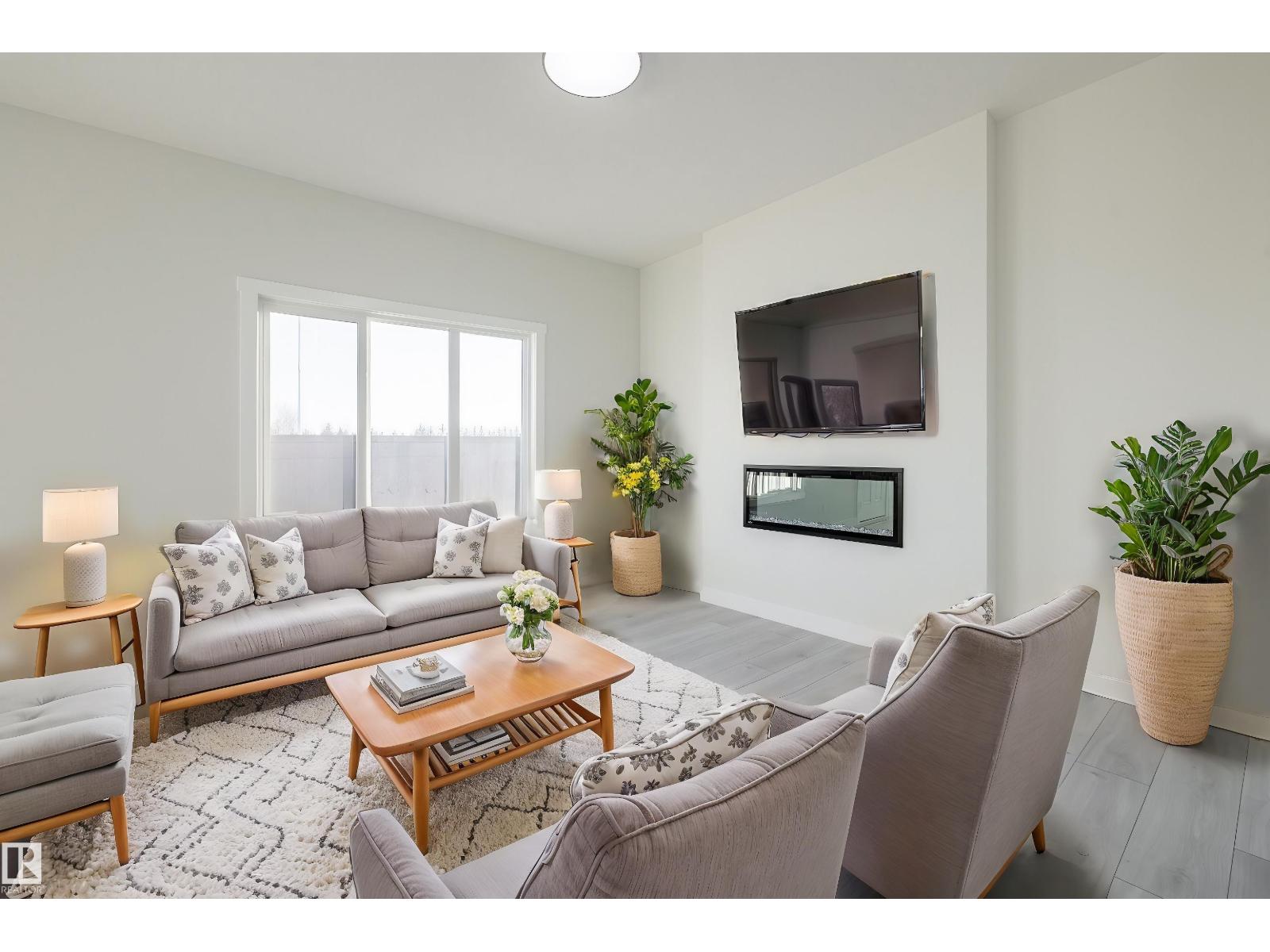 2643 5 AV SW