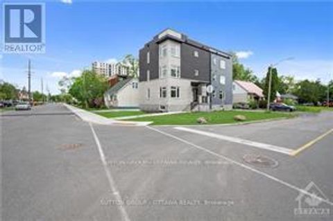 183 PRESLAND ROAD Ottawa ON K1K2C1