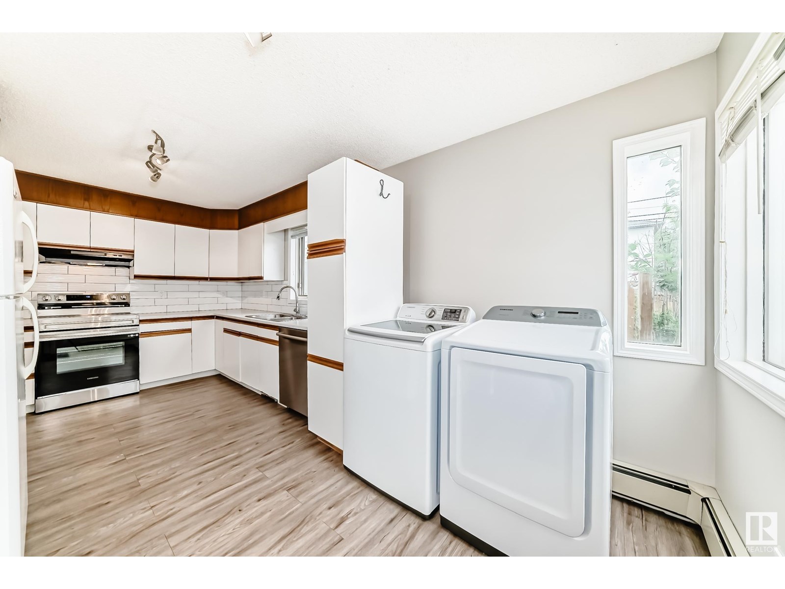 10735 68 AV NW