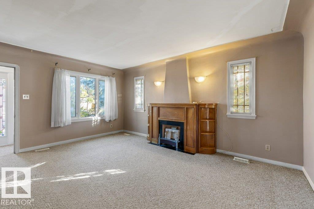 11208 79 ST NW