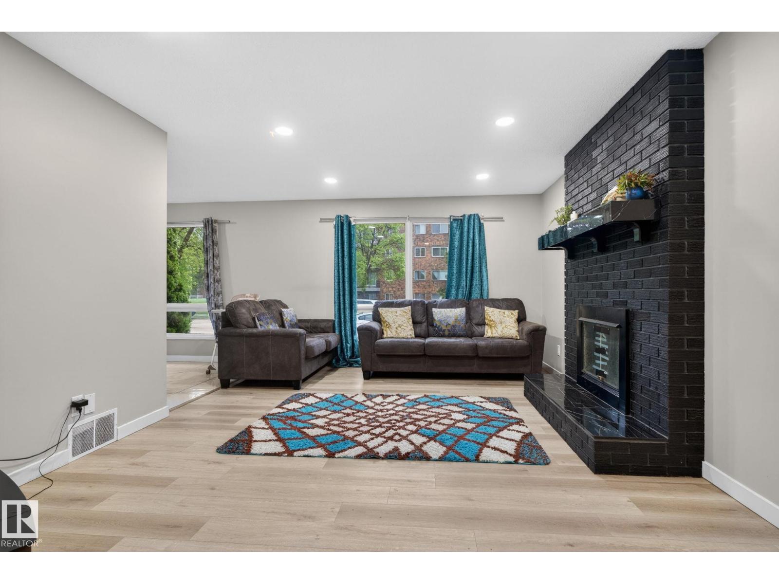 14332 121 ST NW