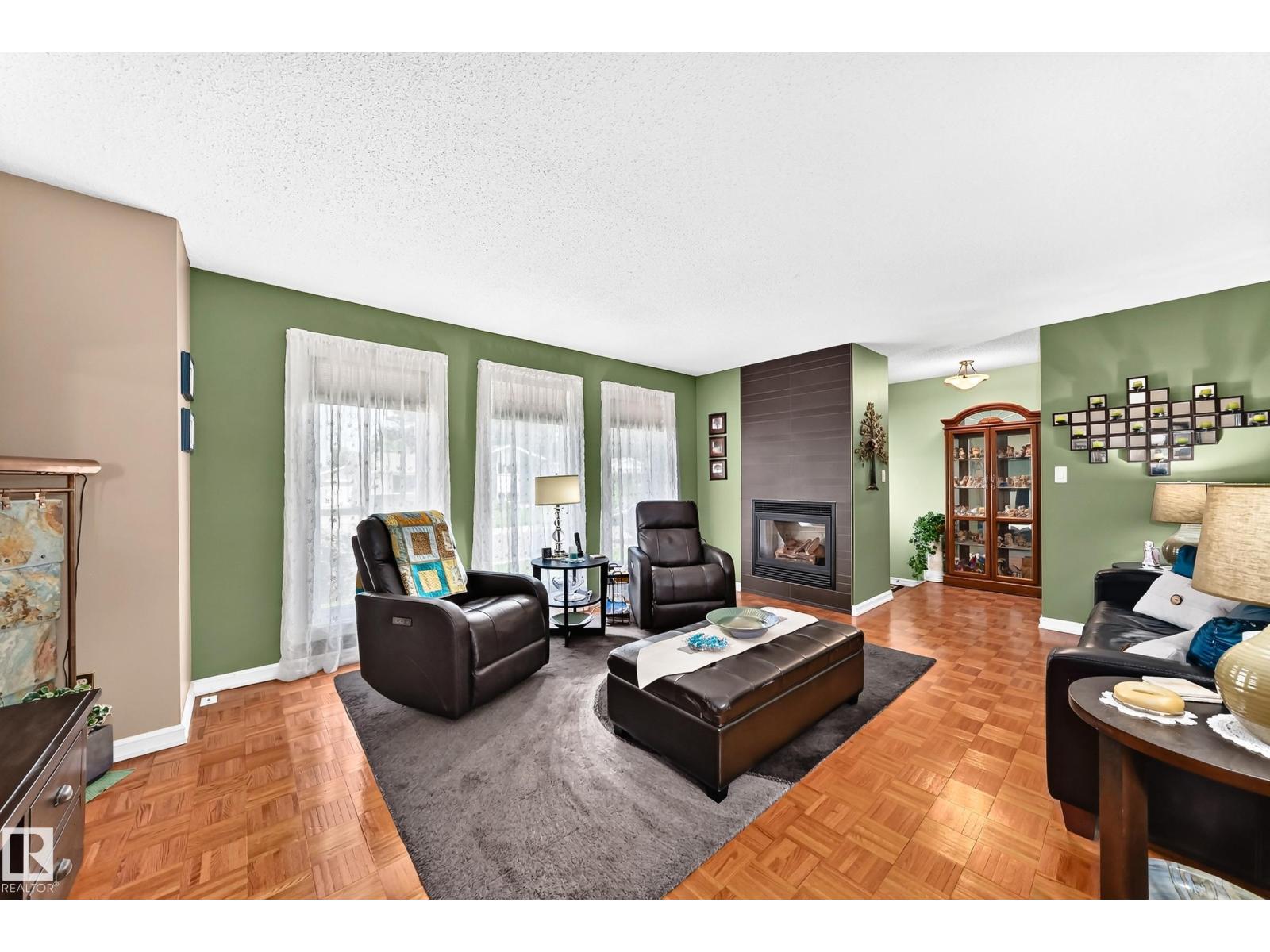 11423 161 AV NW