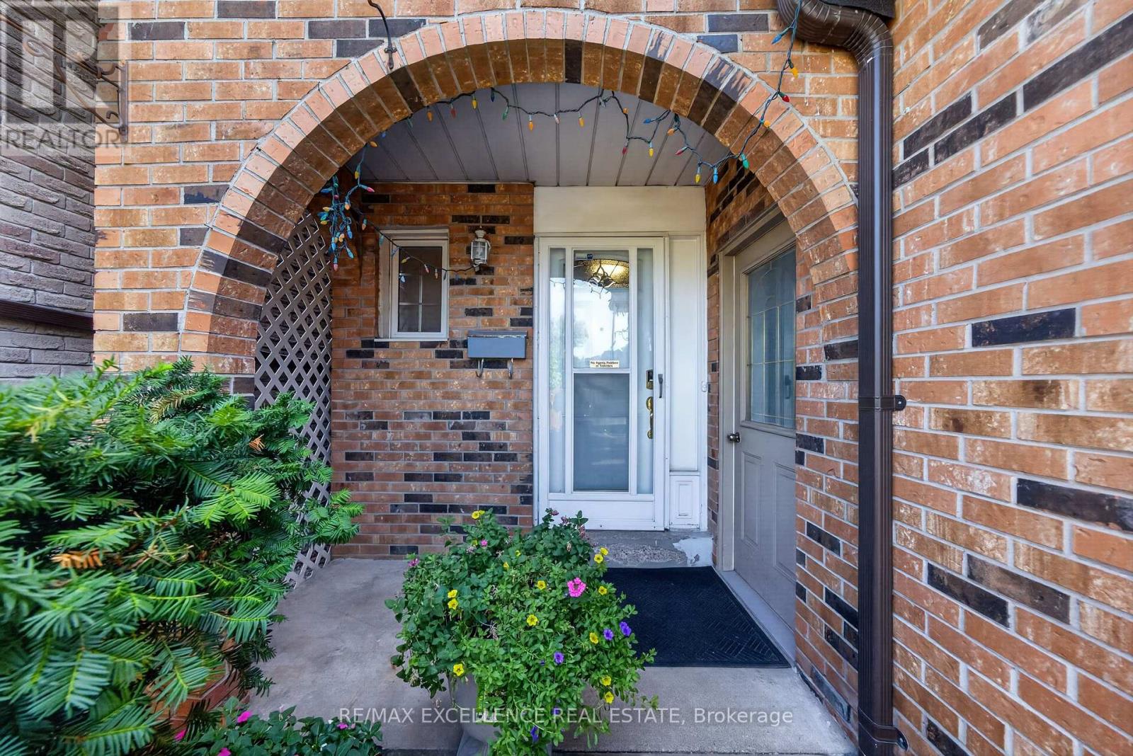 91 WOOLENSCOTE CIRCLE