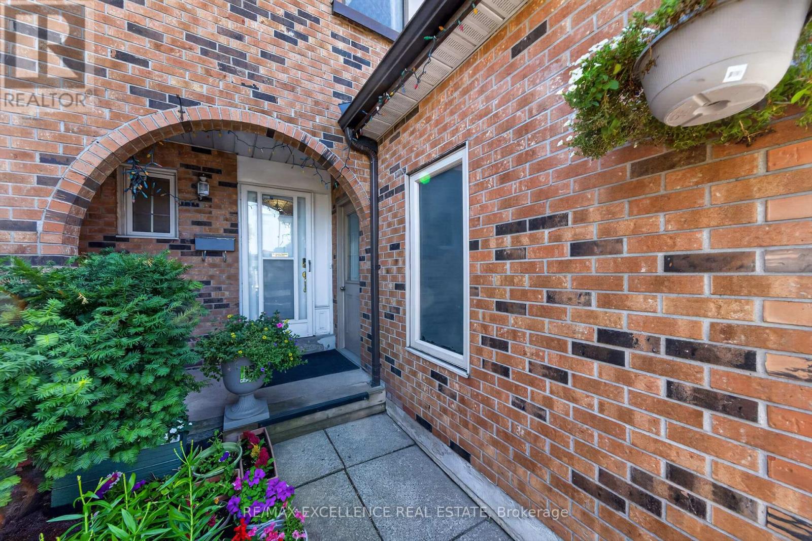 91 WOOLENSCOTE CIRCLE