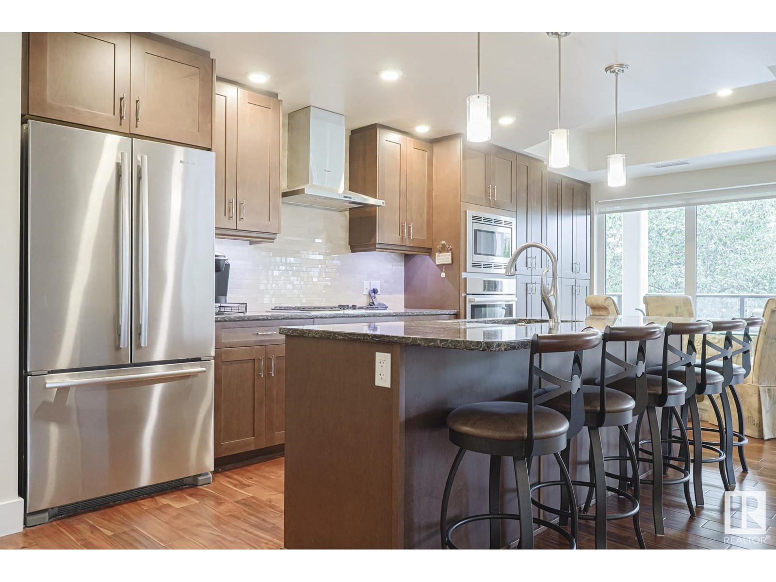 #301 200 Bellerose DR N