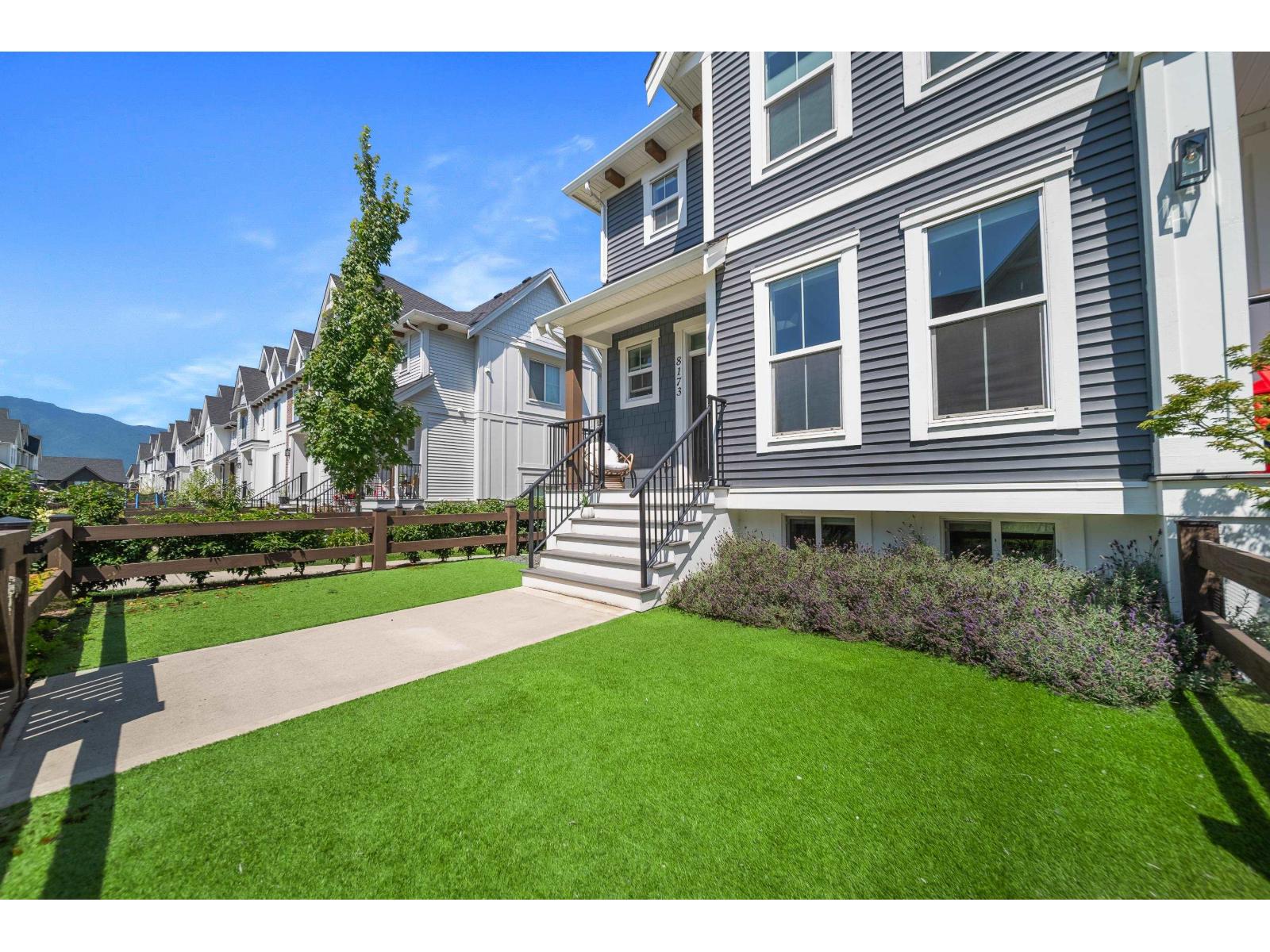 8173 FOXFERN ROAD|Lower Landing