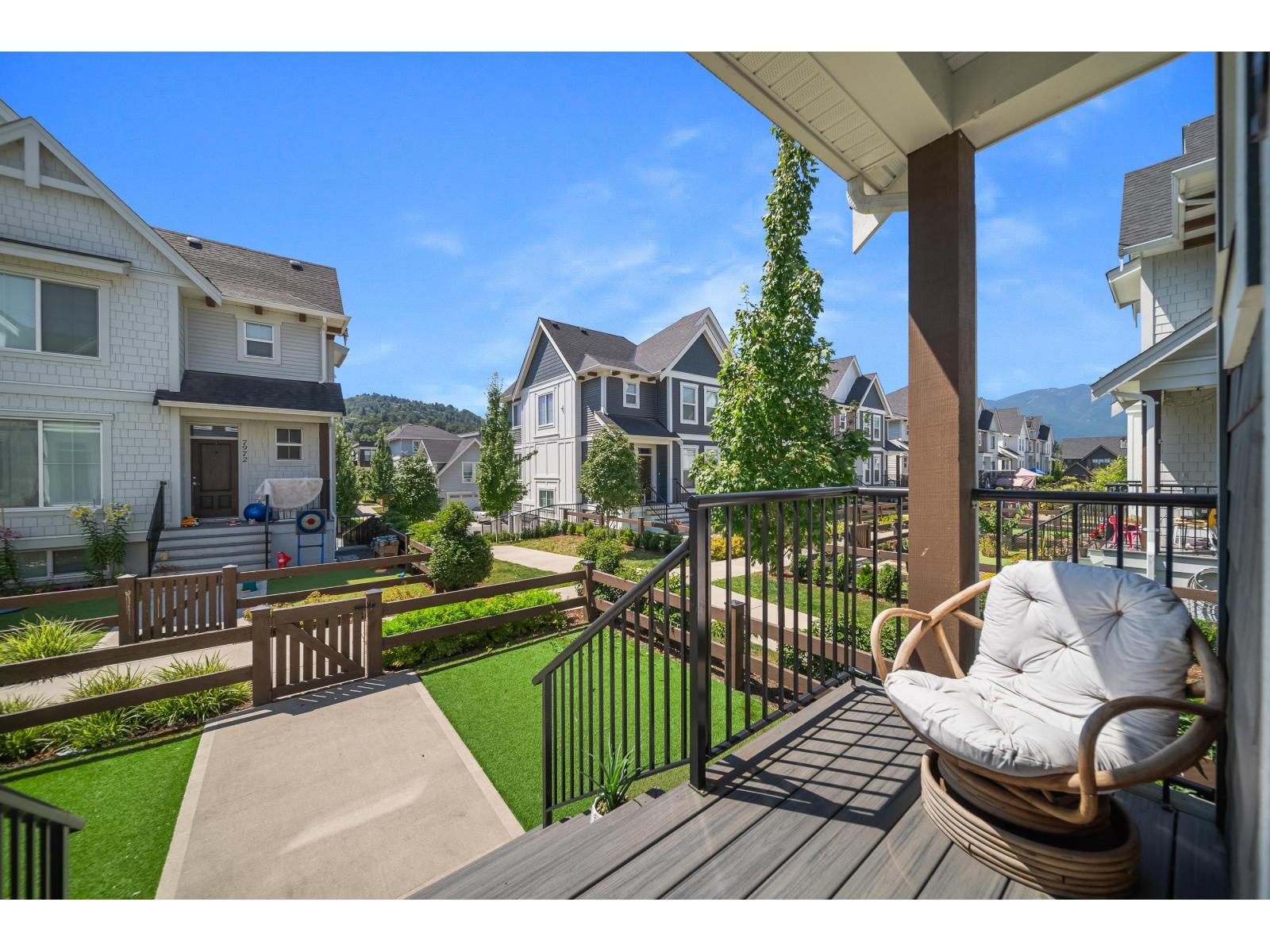 8173 FOXFERN ROAD|Lower Landing