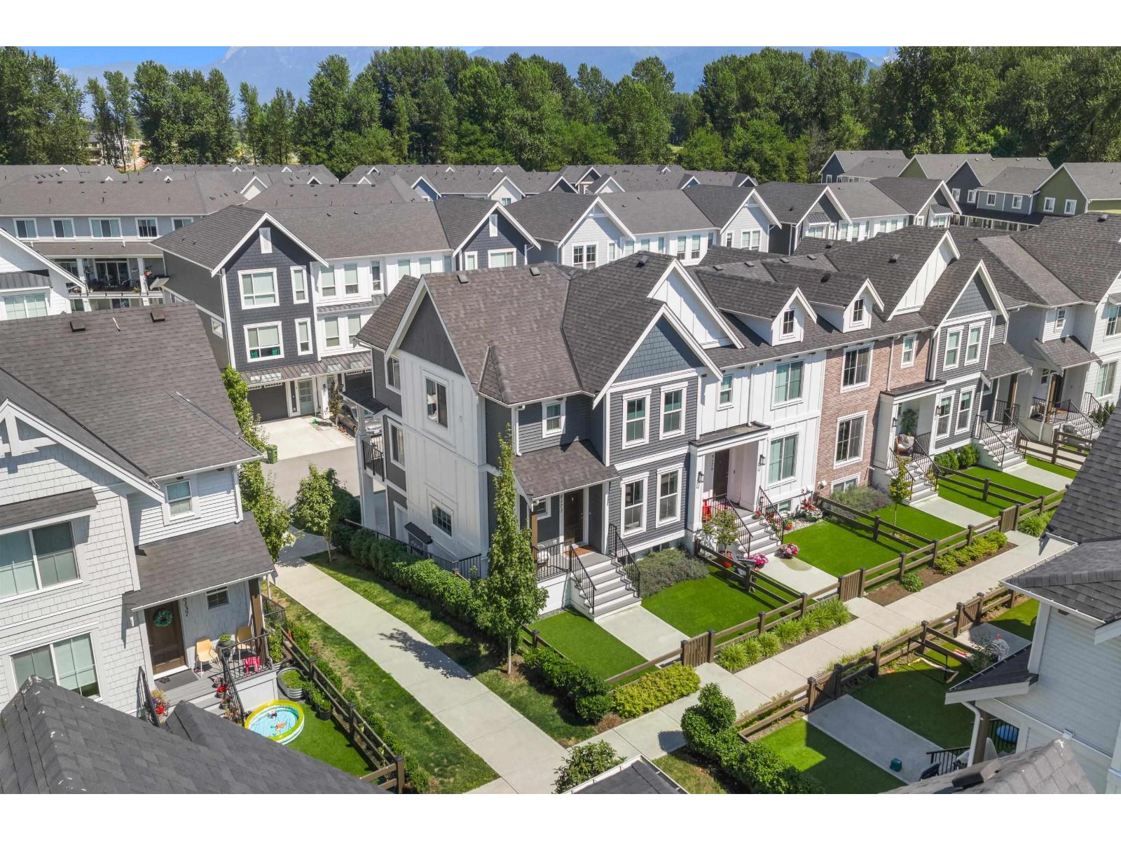 8173 FOXFERN ROAD|Lower Landing