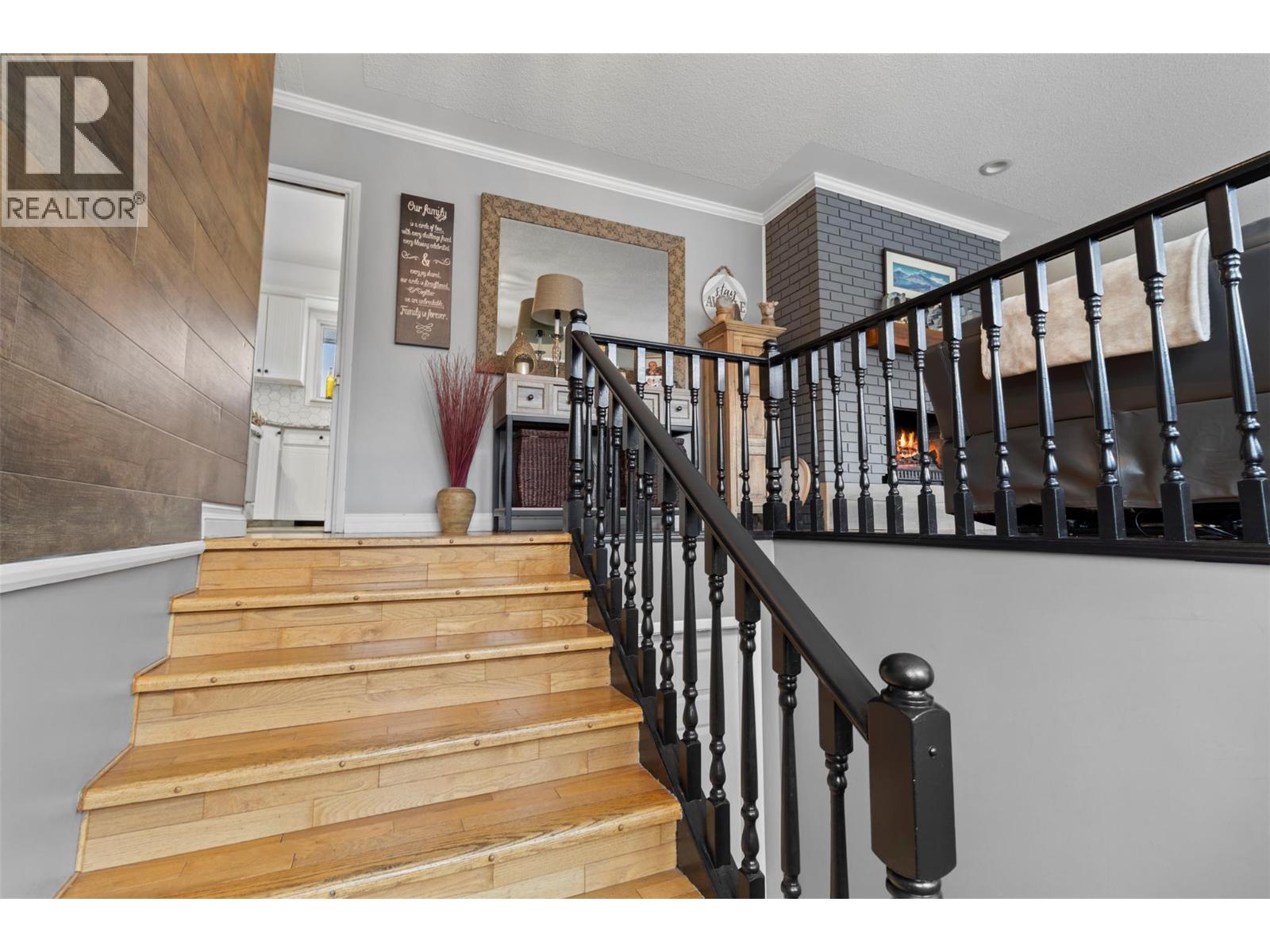 1886 VALLEYVIEW Drive