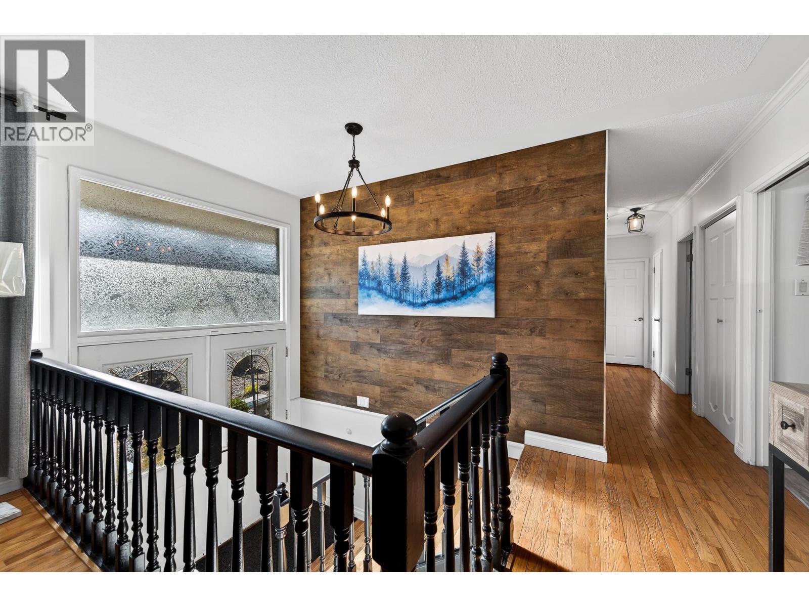 1886 VALLEYVIEW Drive