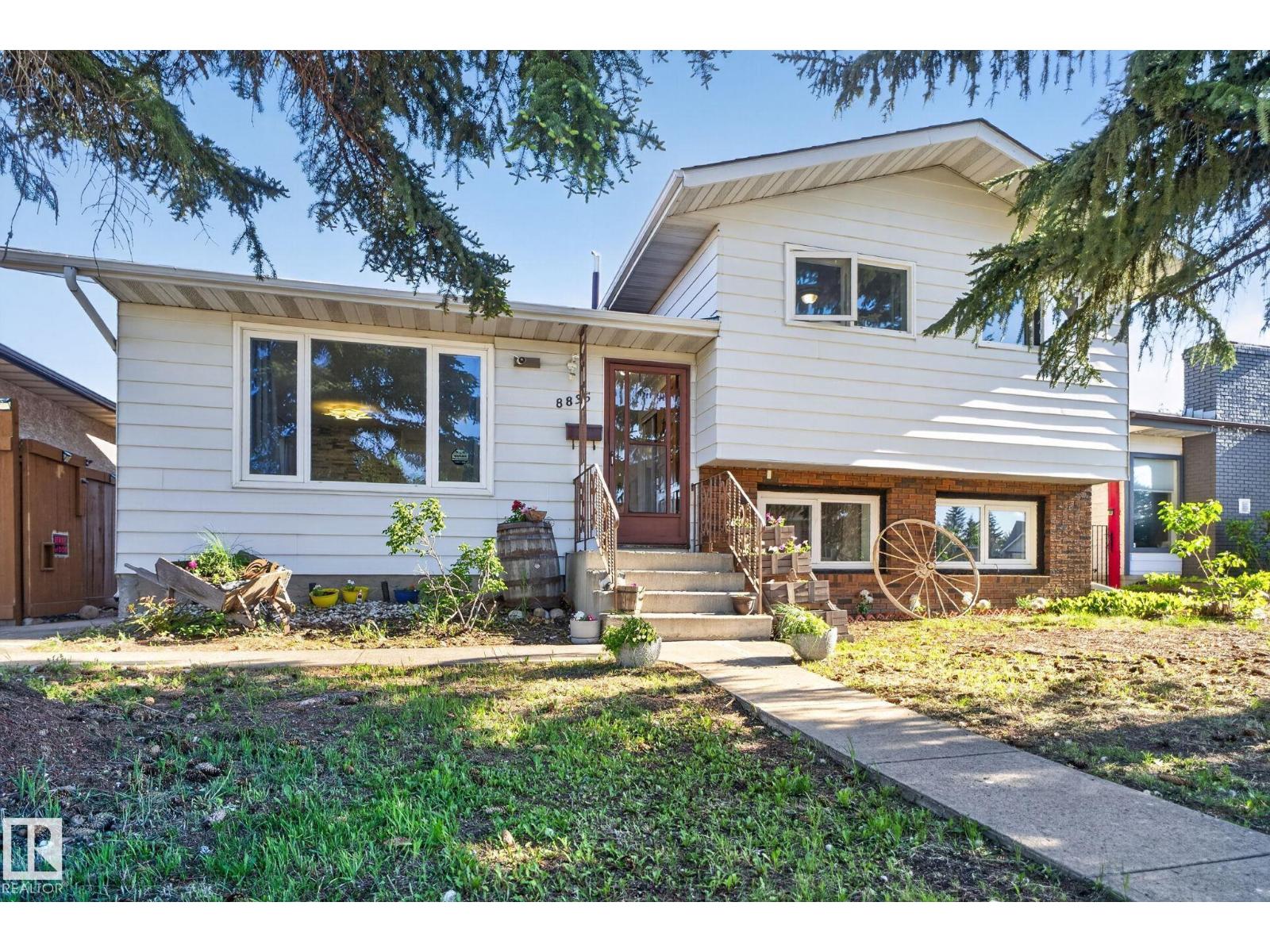 8835 152B AV NW