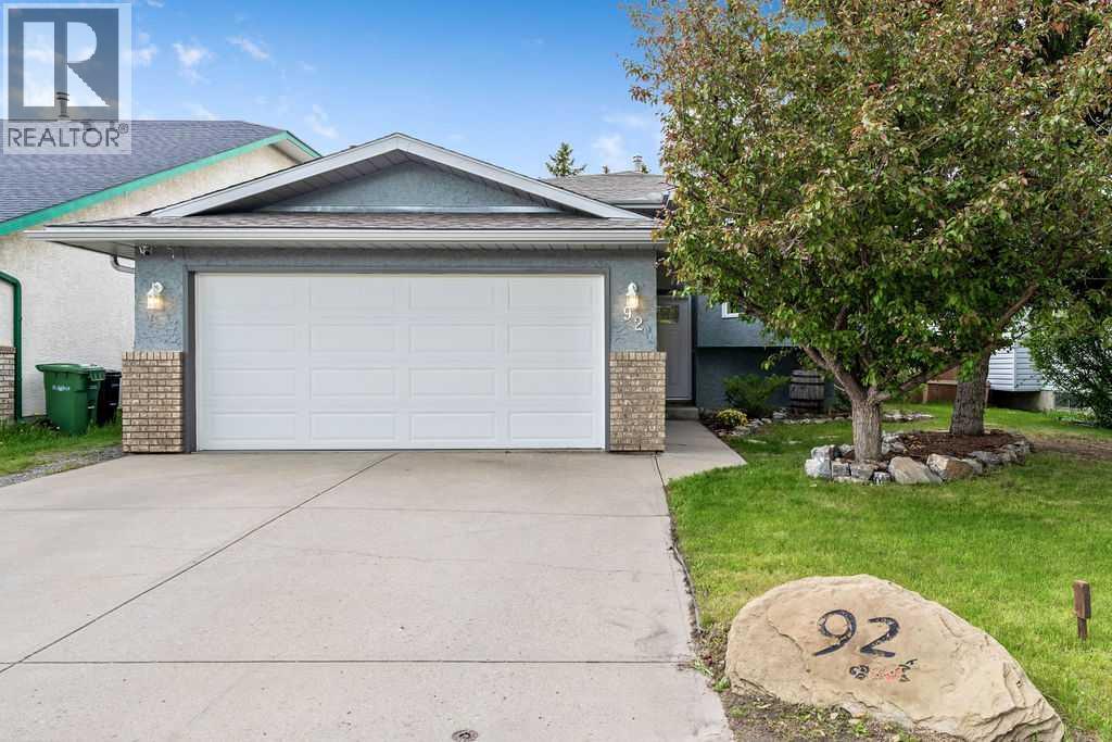 92 Waterstone Crescent SE