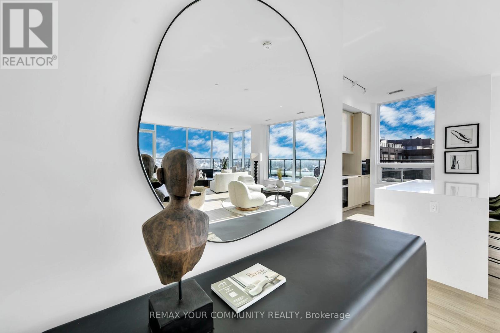 1002 - 8188 YONGE STREET