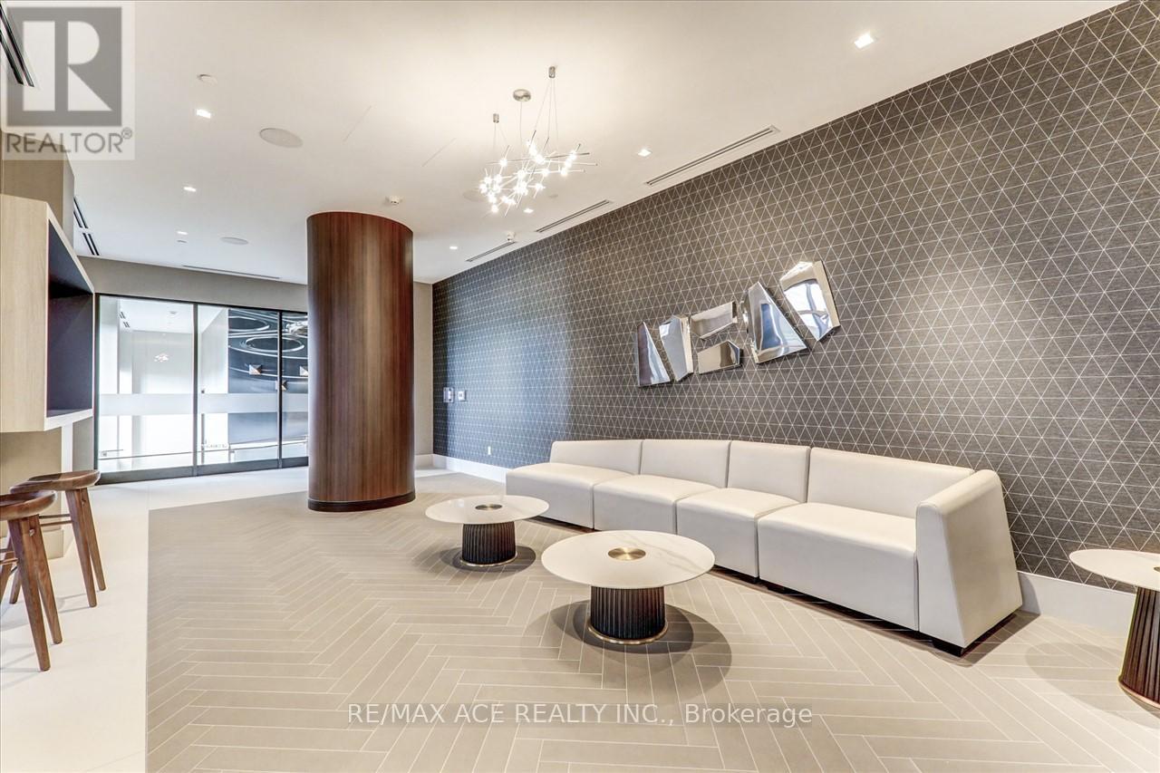 2208 - 2550 SIMCOE STREET N