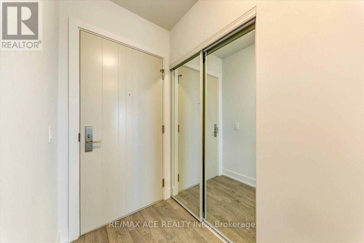 2208 - 2550 SIMCOE STREET N