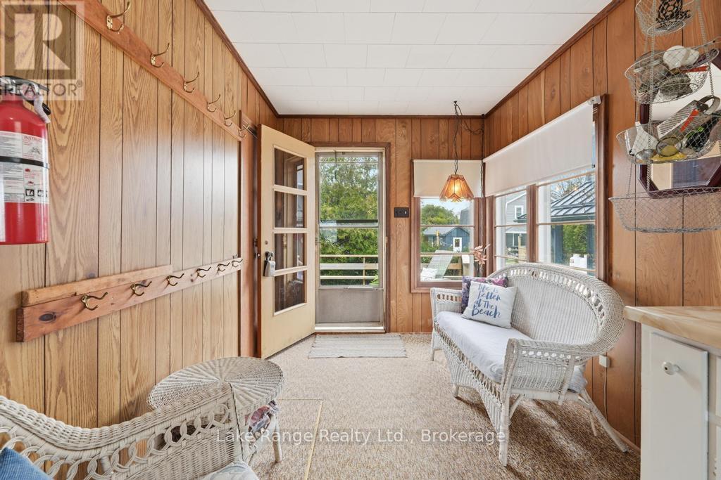 805 LEONARD COURT