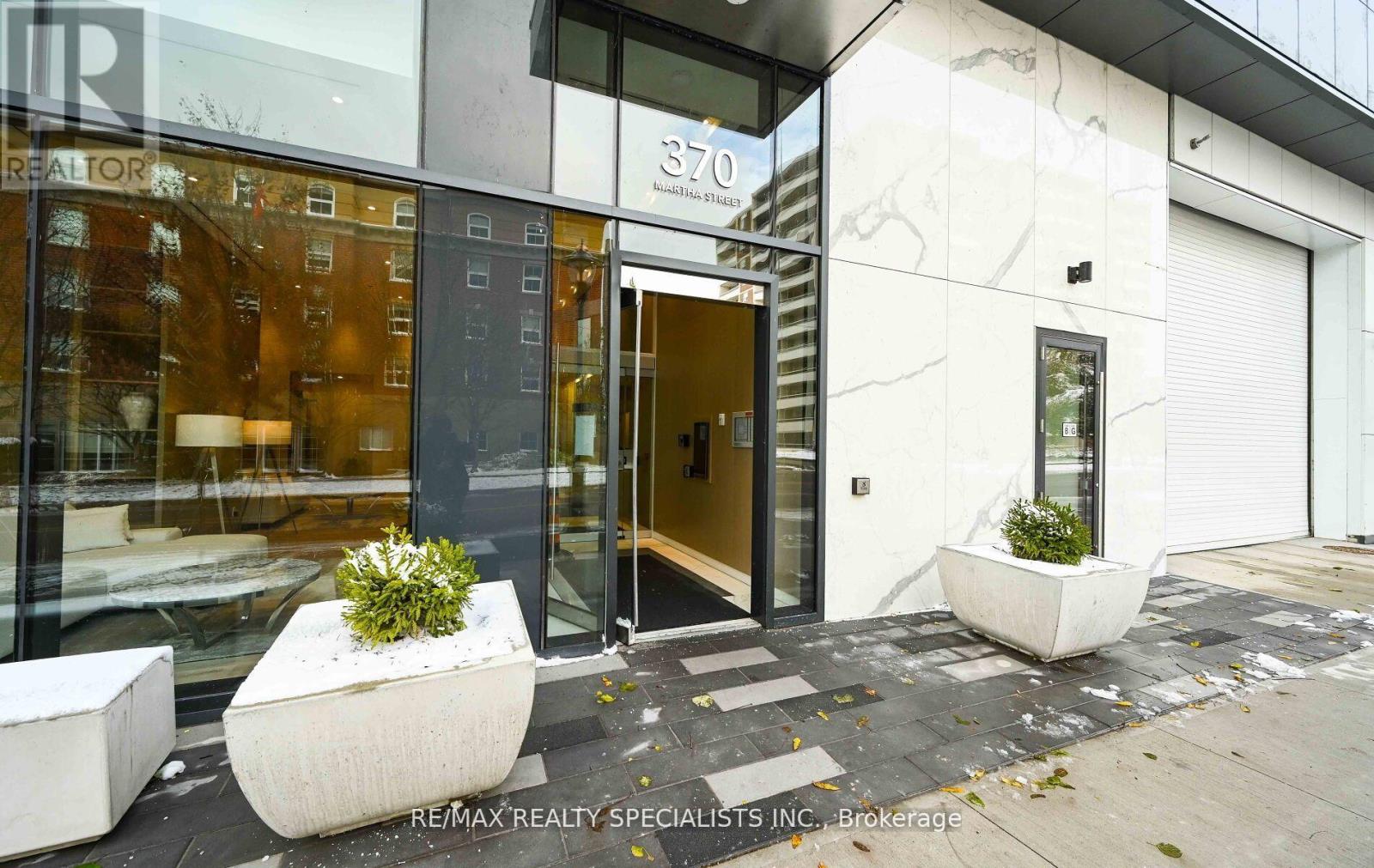 Photo 1 of 12 — 507 - 370 MARTHA STREET Unit 507, Burlington (Brant), ON L6R0G9