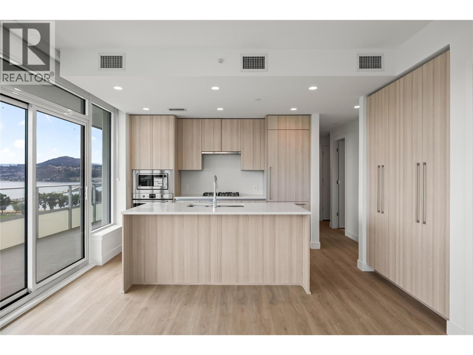 238 Leon Avenue Unit# 1704