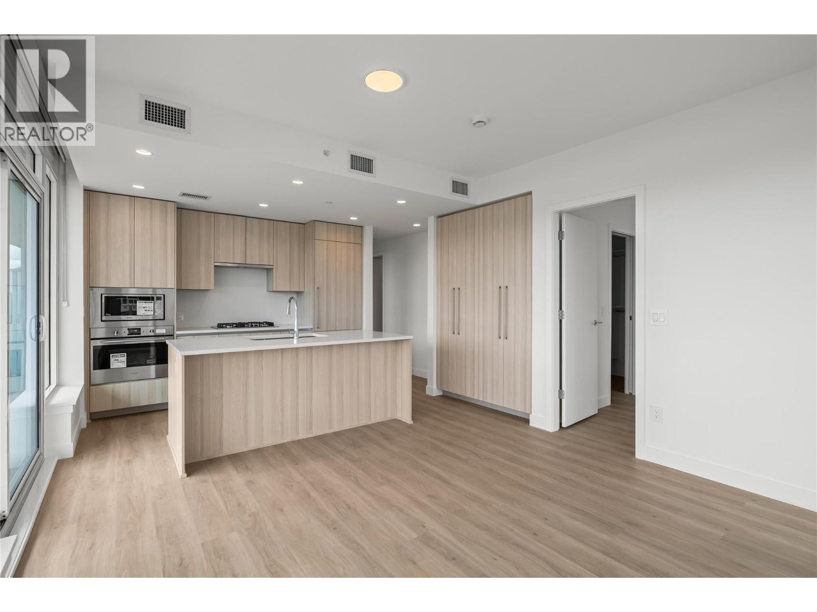 238 Leon Avenue Unit# 1704