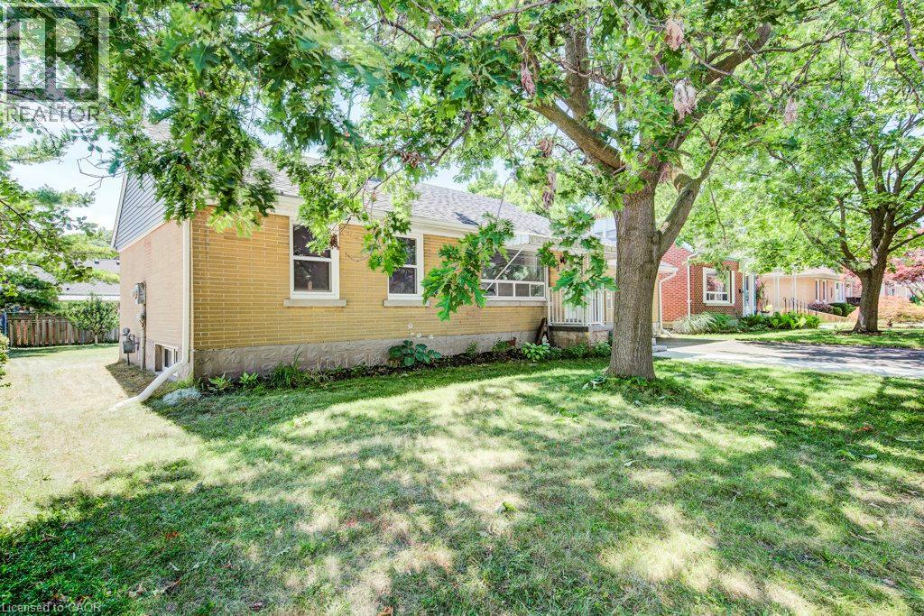 17 CRESTWOOD Avenue