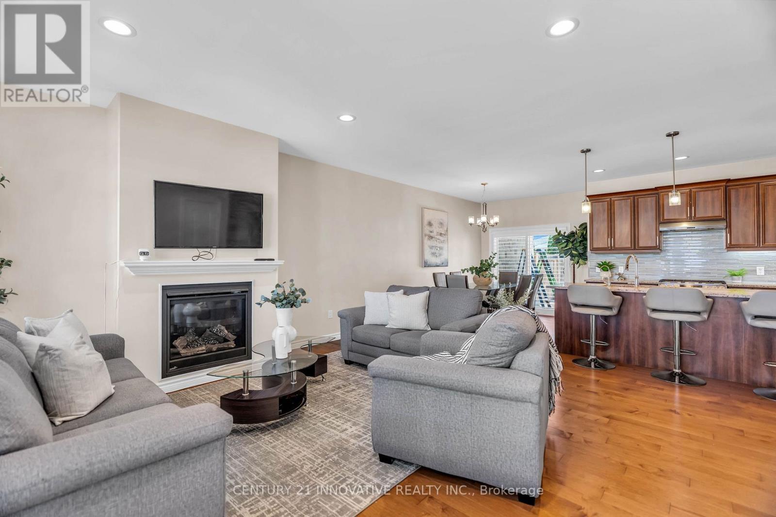 212 SUMMERSET PLACE