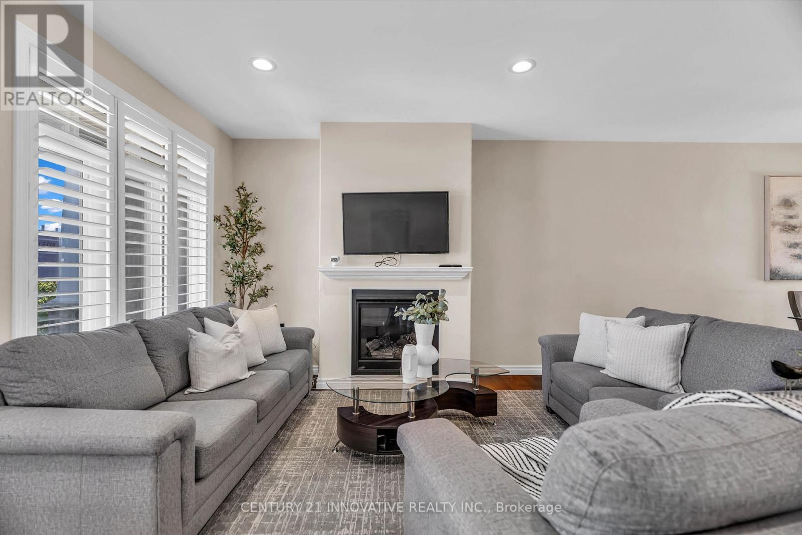 212 SUMMERSET PLACE