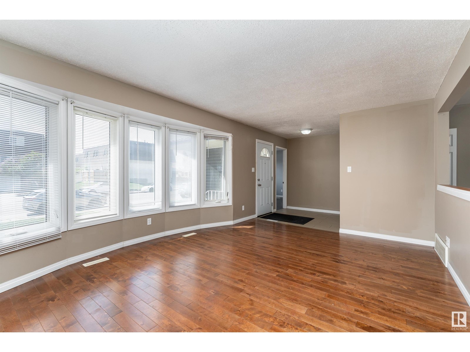 11448 152 AV NW