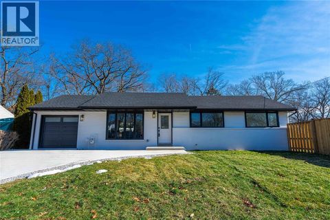 1566 HOWSTON AVENUE Sarnia ON N7V3Y9