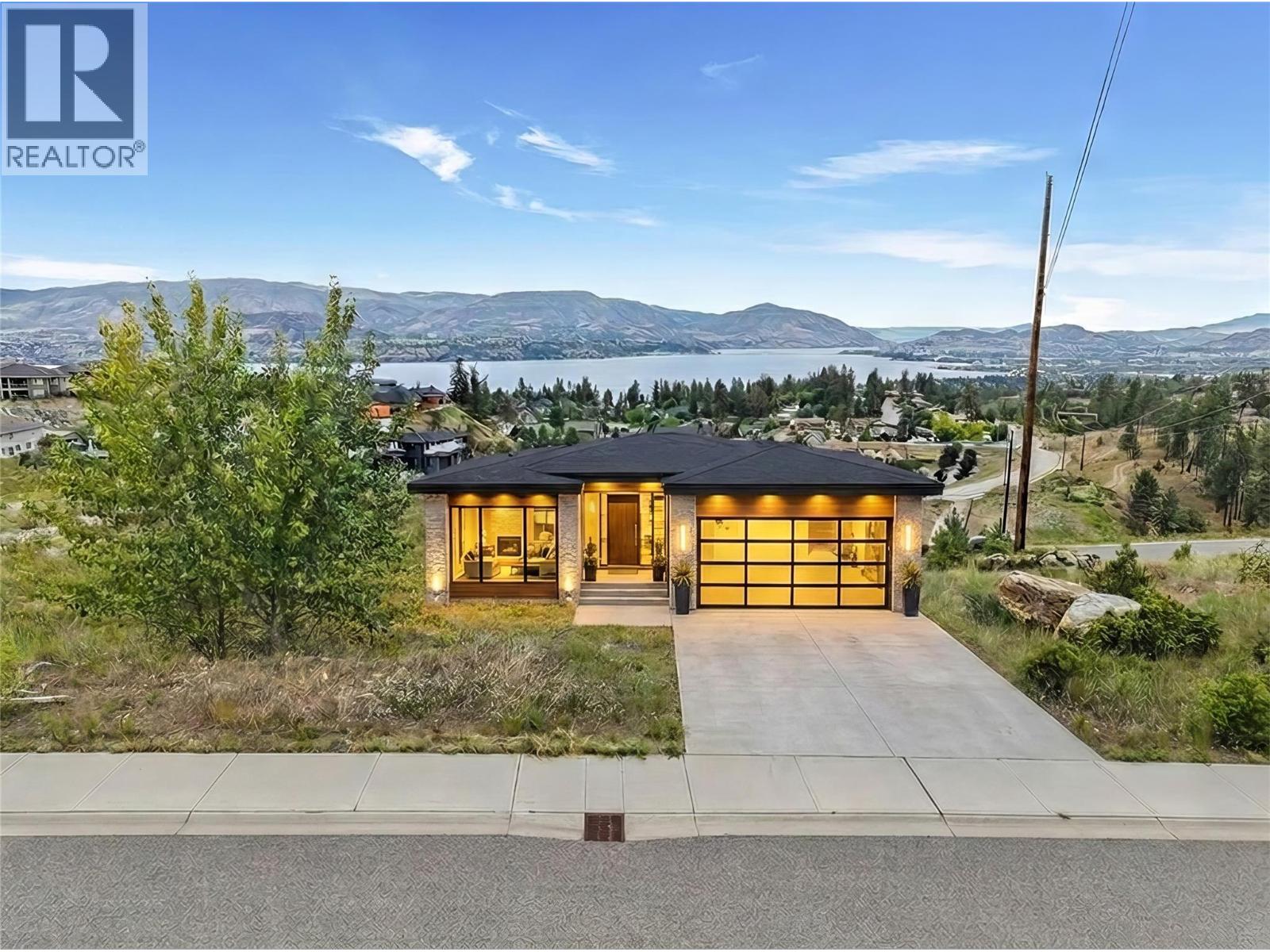 523 Trumpeter Road