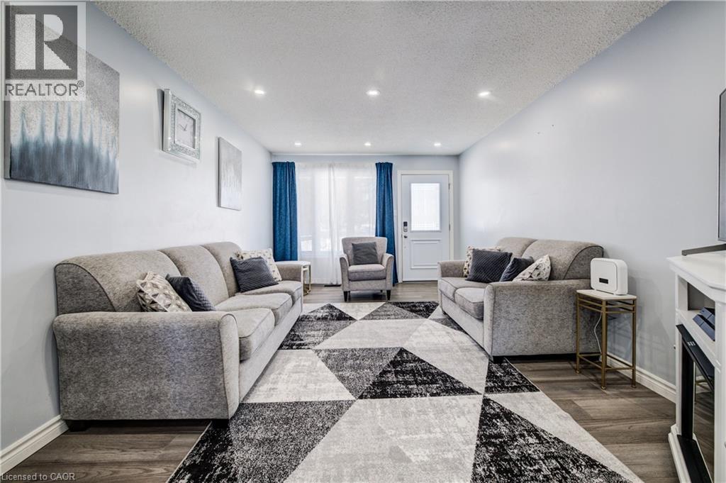 52 UXBRIDGE Crescent