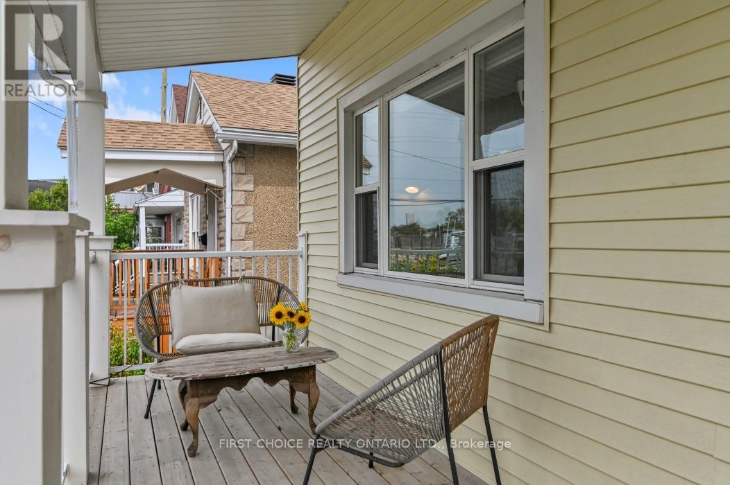 9 HURON AVENUE N
