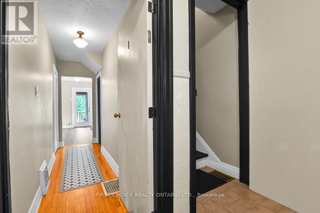 9 HURON AVENUE N
